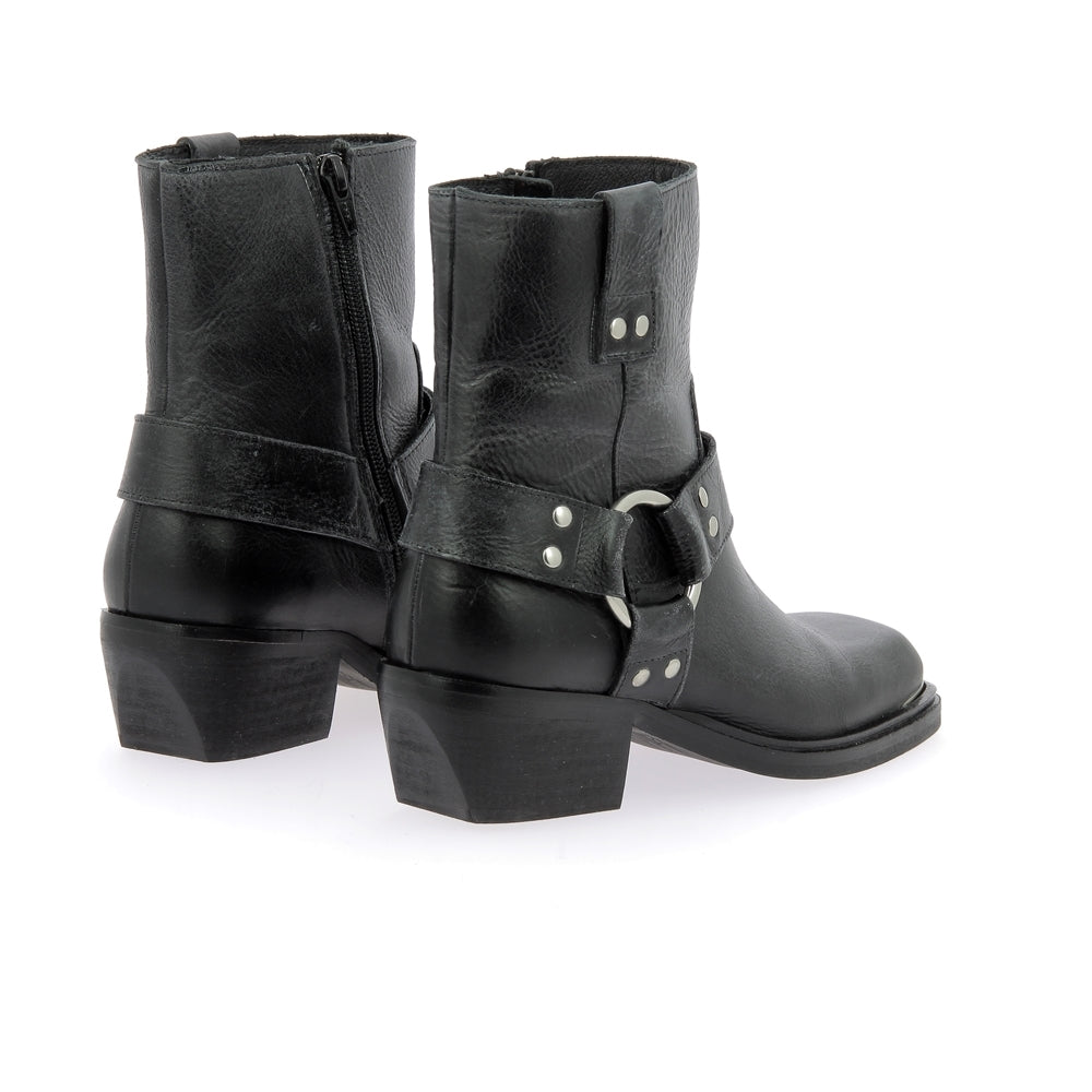 Boots black west