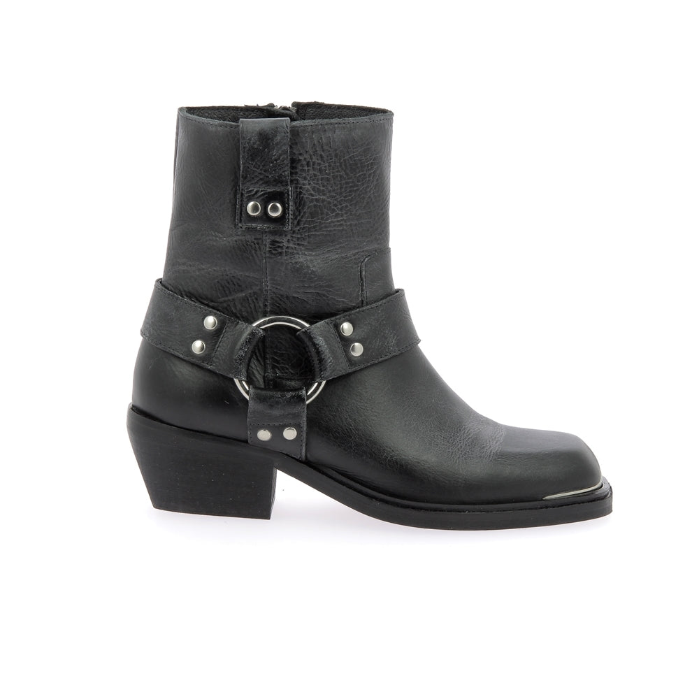 Boots black west